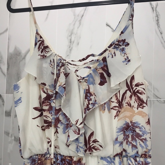 Gorgeous ruffled high low dress - Picture 4 of 5